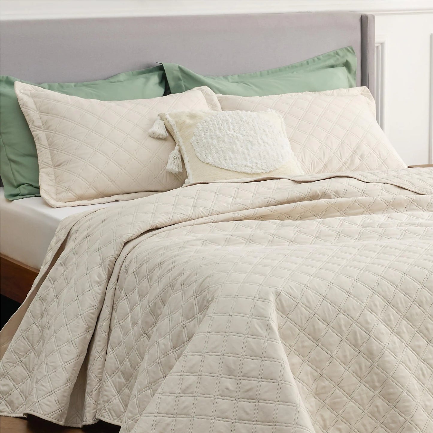 Bedsure Queen Quilt Bedding Set - Soft Ultrasonic Full/Queen Quilt Set - Diamond Bedspread Queen Size - Lightweight Bedding Coverlet for All Seasons (Includes 1 Beige Quilt 2 Pillow Shams)